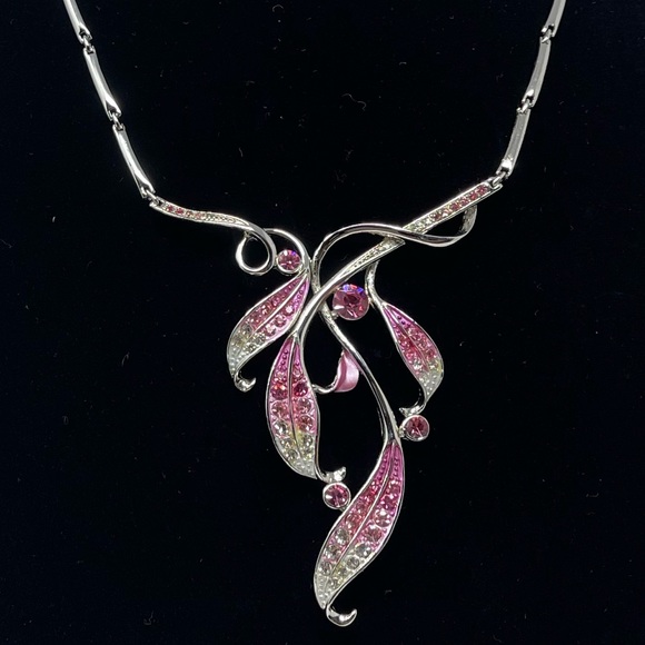 Rose Pink Gemstone and Silver-Toned Statement Necklace/Earring set. New, no tags - Picture 3 of 7